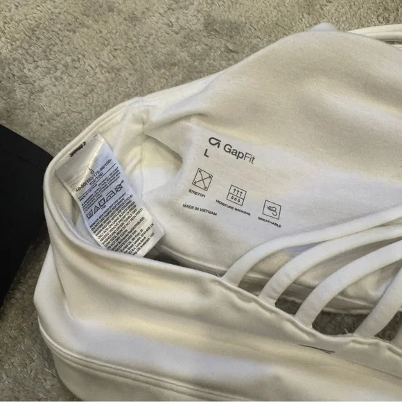 🚨 Bundle of 2 Gap Fit Sports Bras - Picture 5 of 5